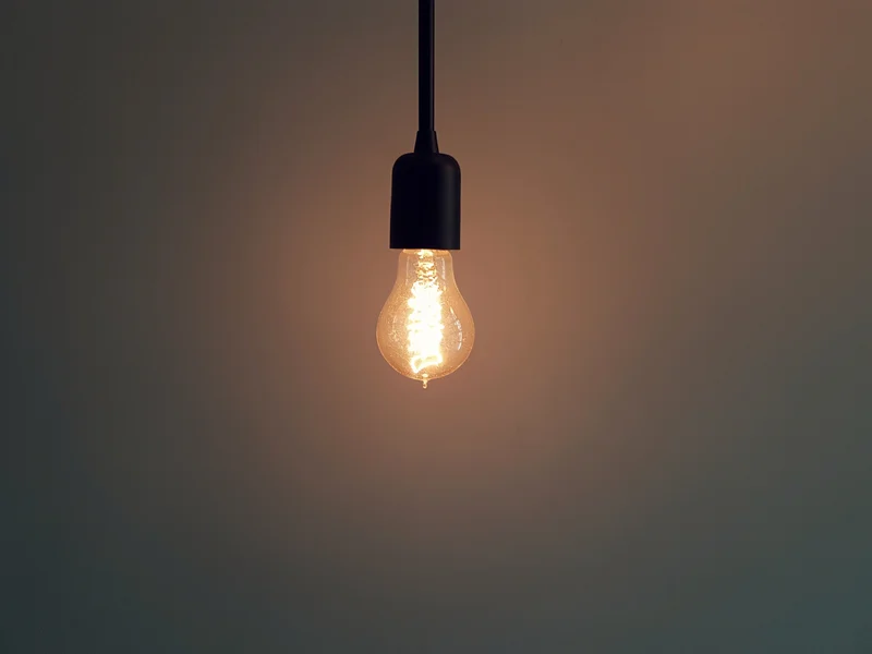 02 PIC -- light bulb